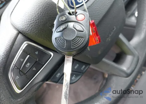 2016 Ford Focus Se z USA, uszkodzony, nr VIN 1FADP3F23GL402813